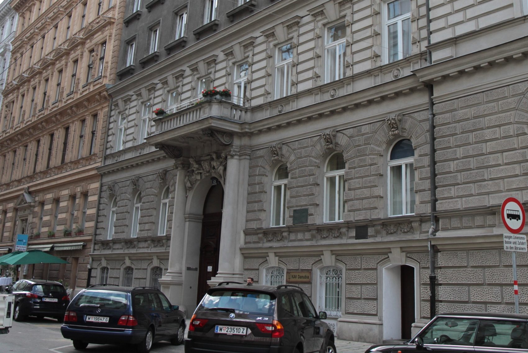 Constantin von Economo's house, Vienna - 02.jpg